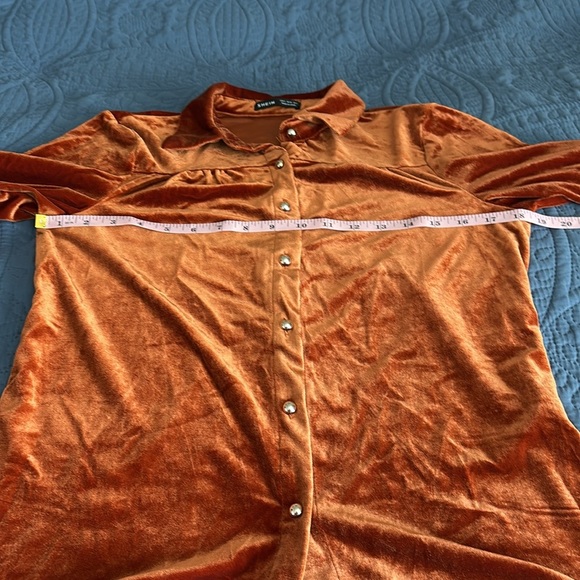 Women’s SHEIN Button Front Velvet Shirt Size 4 - Picture 7 of 11